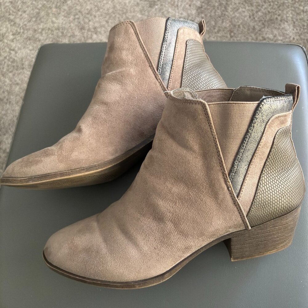 Madden Girl HOPPER Tan Suede 3 Tone Back Slip On 2" Heel Bootie Ladies Size 8 M